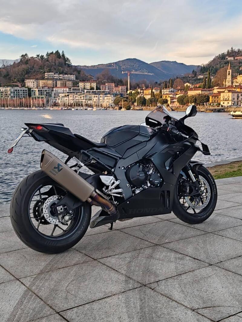 Honda CBR 1000 RR-R Fireblade (2020 - 21) (2)