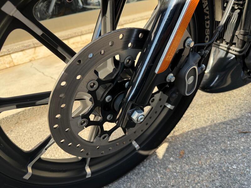 Harley-Davidson 883 Iron (2017 - 20) - XL 883N (15)