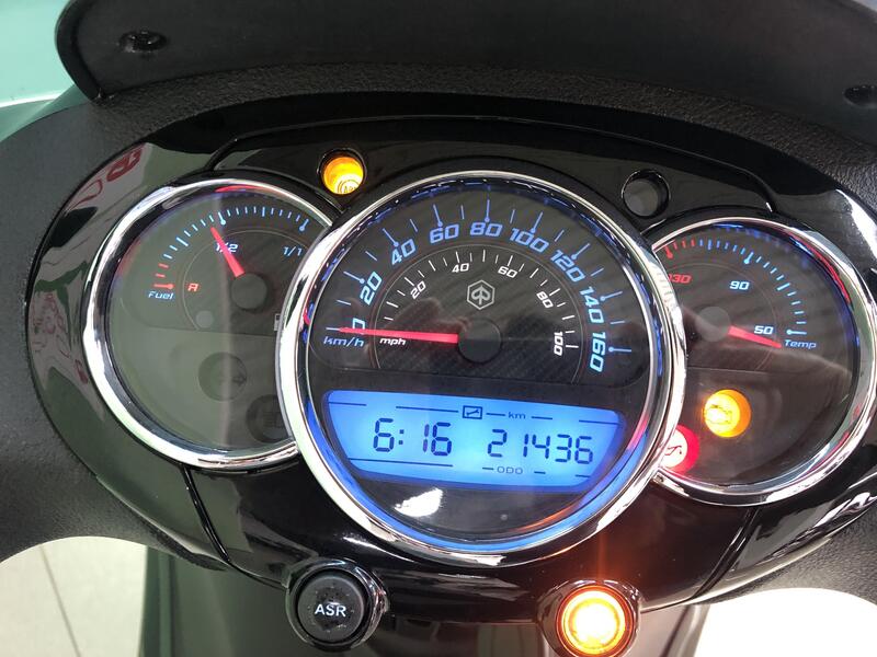 Piaggio Beverly 300 i.e. Police ABS-ASR (2017 - 20) (3)