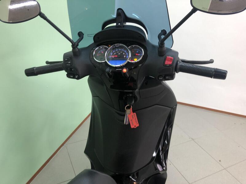 Piaggio Beverly 300 i.e. Police ABS-ASR (2017 - 20) (18)