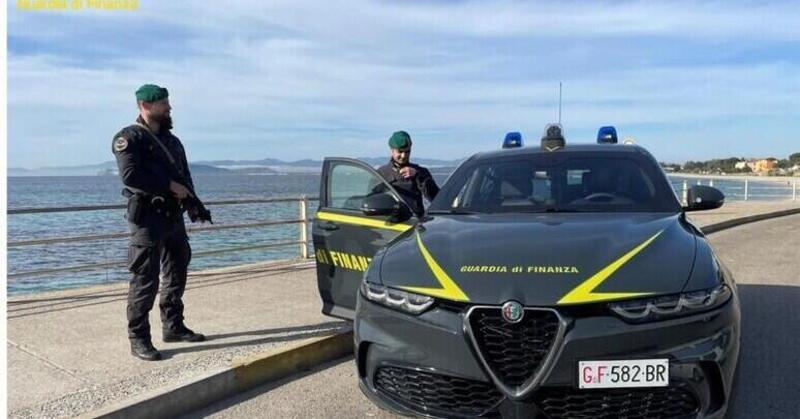 Gasolio truccato con troppo zolfo a Roma: sequestrati 10mila litri di carburante non conforme