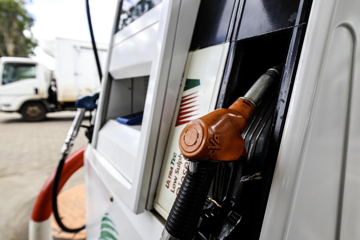 Prezzi benzina e diesel oggi: continua il calo ma resta l’incognita di maggio