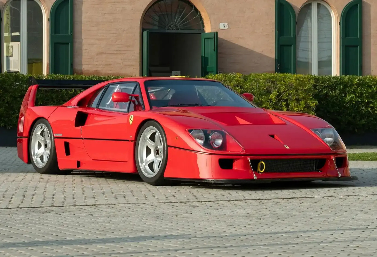 Ferrari F40 da 720 CV va all’asta: questa versione unica firmata Hamann vale milioni