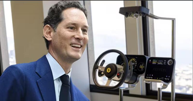 Ferrari non sceglie: Elkann conferma la strategia tra termico, ibrido ed elettrico.