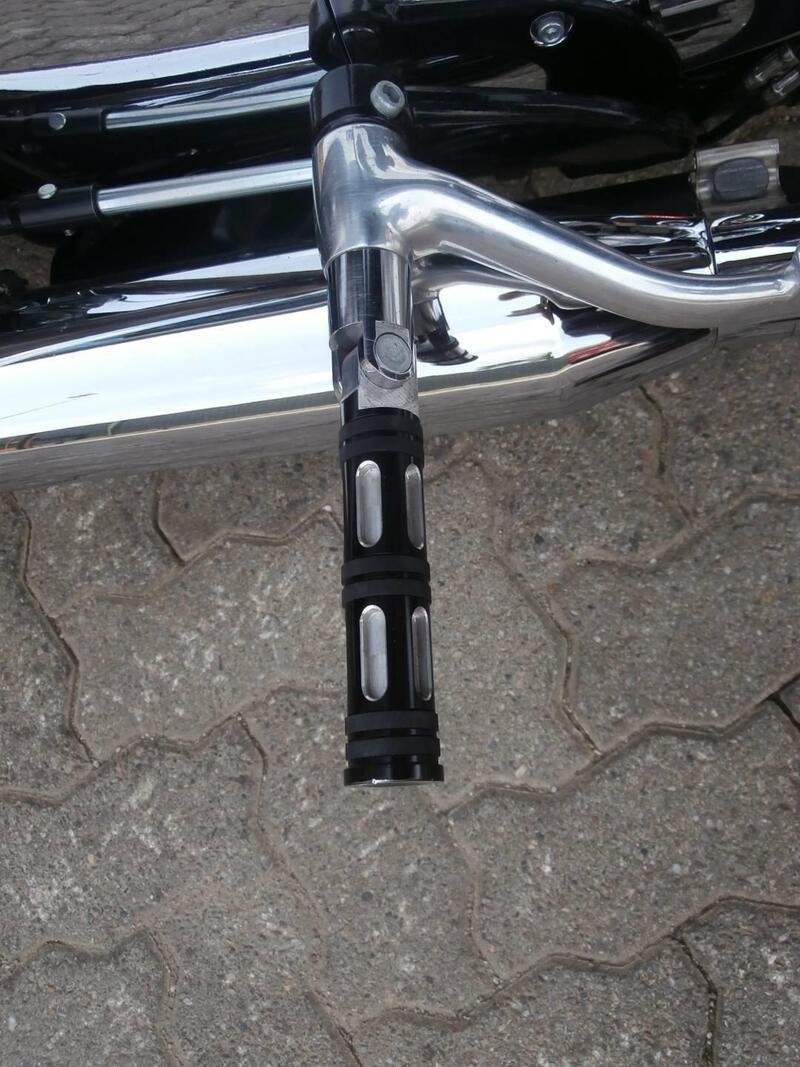 Harley-Davidson 1200 Custom (2017) - XL 1200C (14)