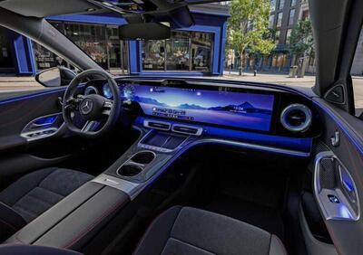 Mercedes Classe C elettrica 2026, dentro la berlina che vuole riscrivere il comfort premium