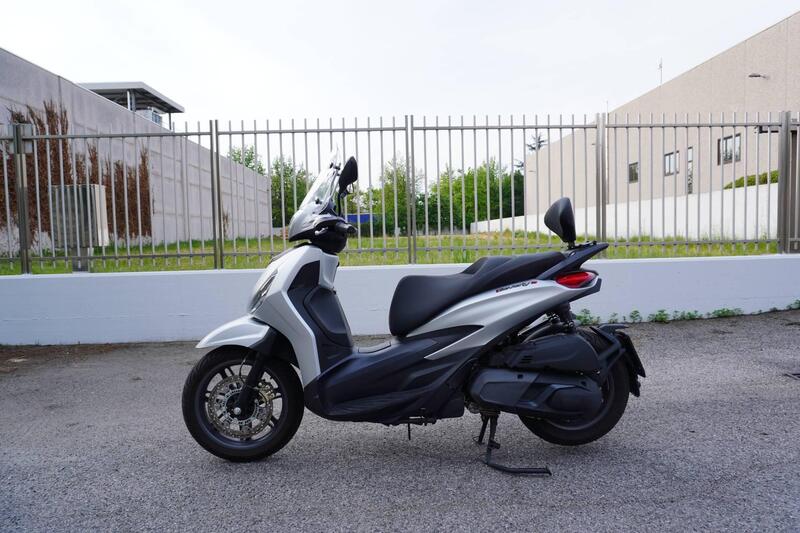 Piaggio Beverly 400 S ABS-ASR (2021 - 24) (2)