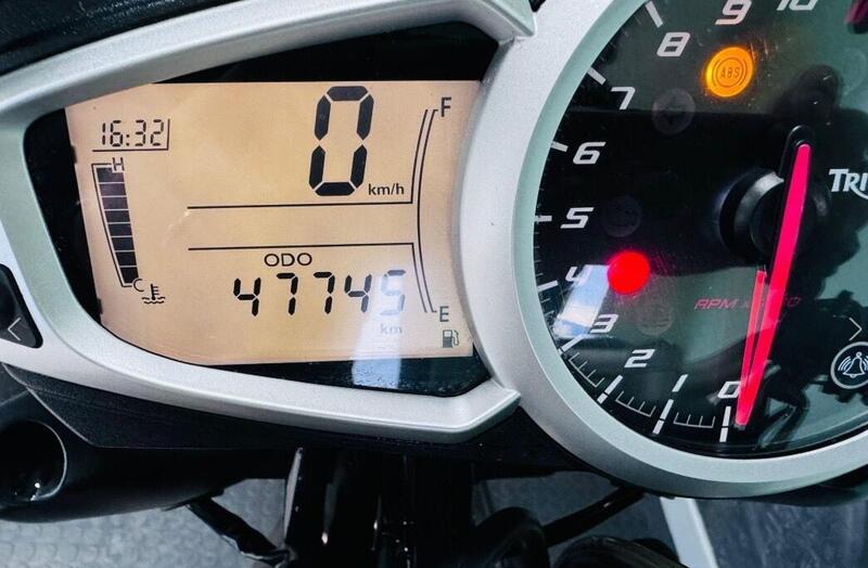 Triumph Speed Triple 1050 ABS (2011 - 15) (7)