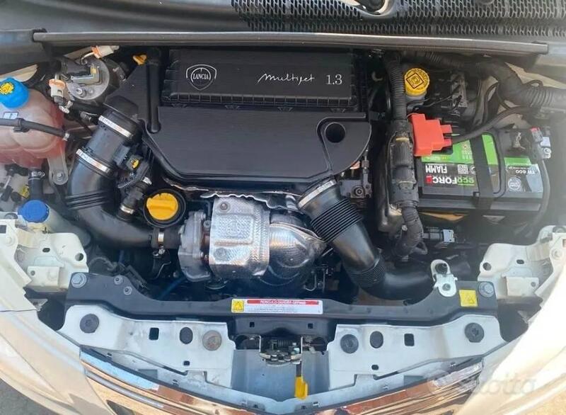 Lancia Ypsilon usata a Caserta (13)