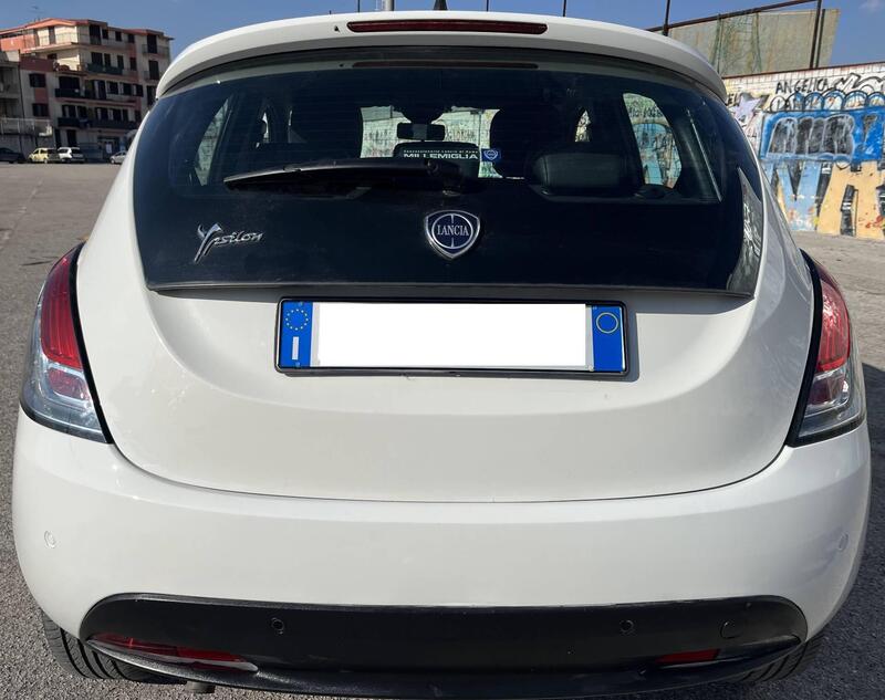Lancia Ypsilon usata a Caserta (11)