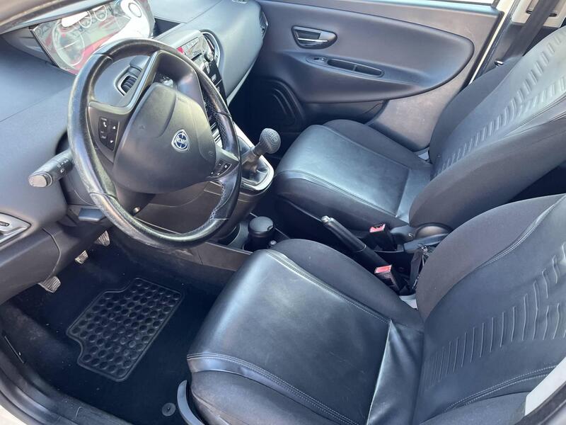 Lancia Ypsilon usata a Caserta (6)