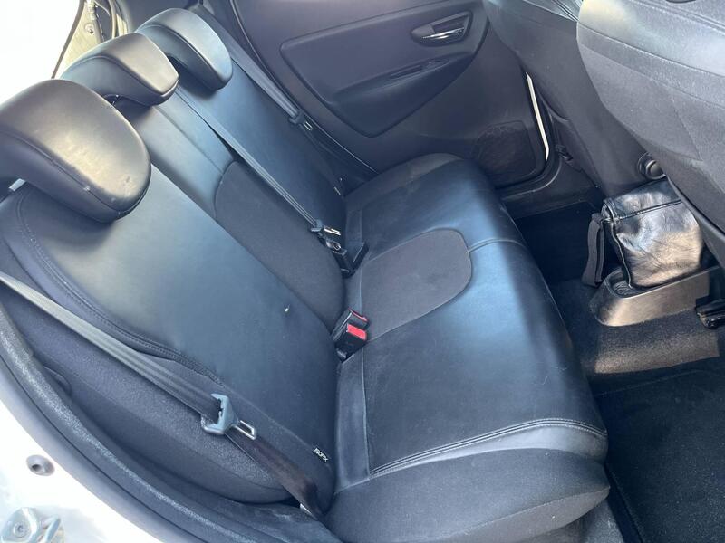 Lancia Ypsilon usata a Caserta (4)