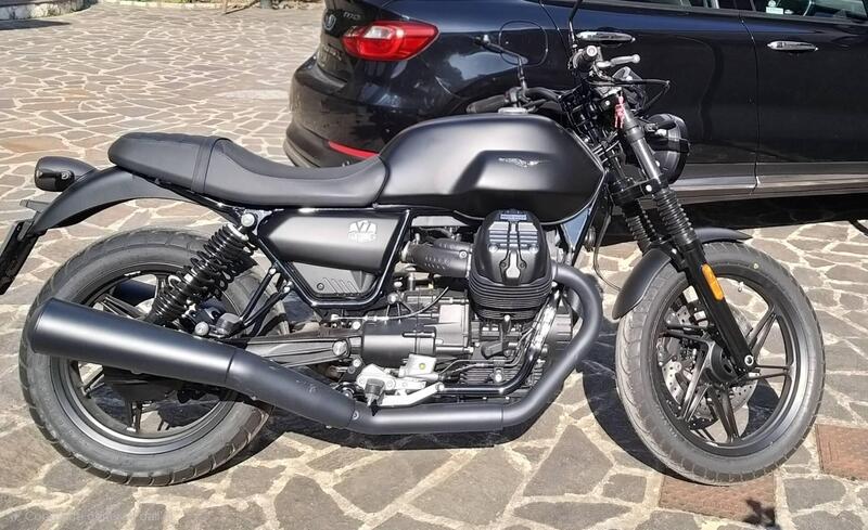 Moto Guzzi V7 Stone (2021 - 24) (2)