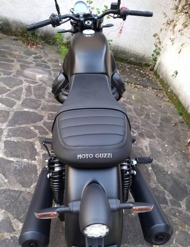Moto Guzzi V7 Stone (2021 - 24) (3)