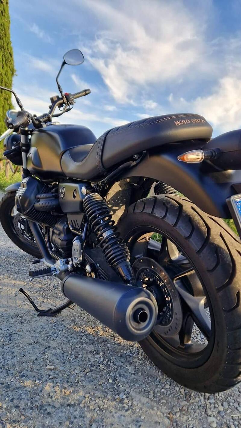 Moto Guzzi V7 Stone (2021 - 24) (5)