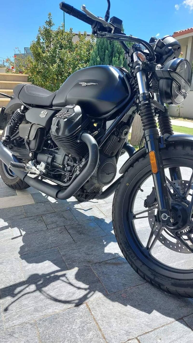 Moto Guzzi V7 Stone (2021 - 24) (6)