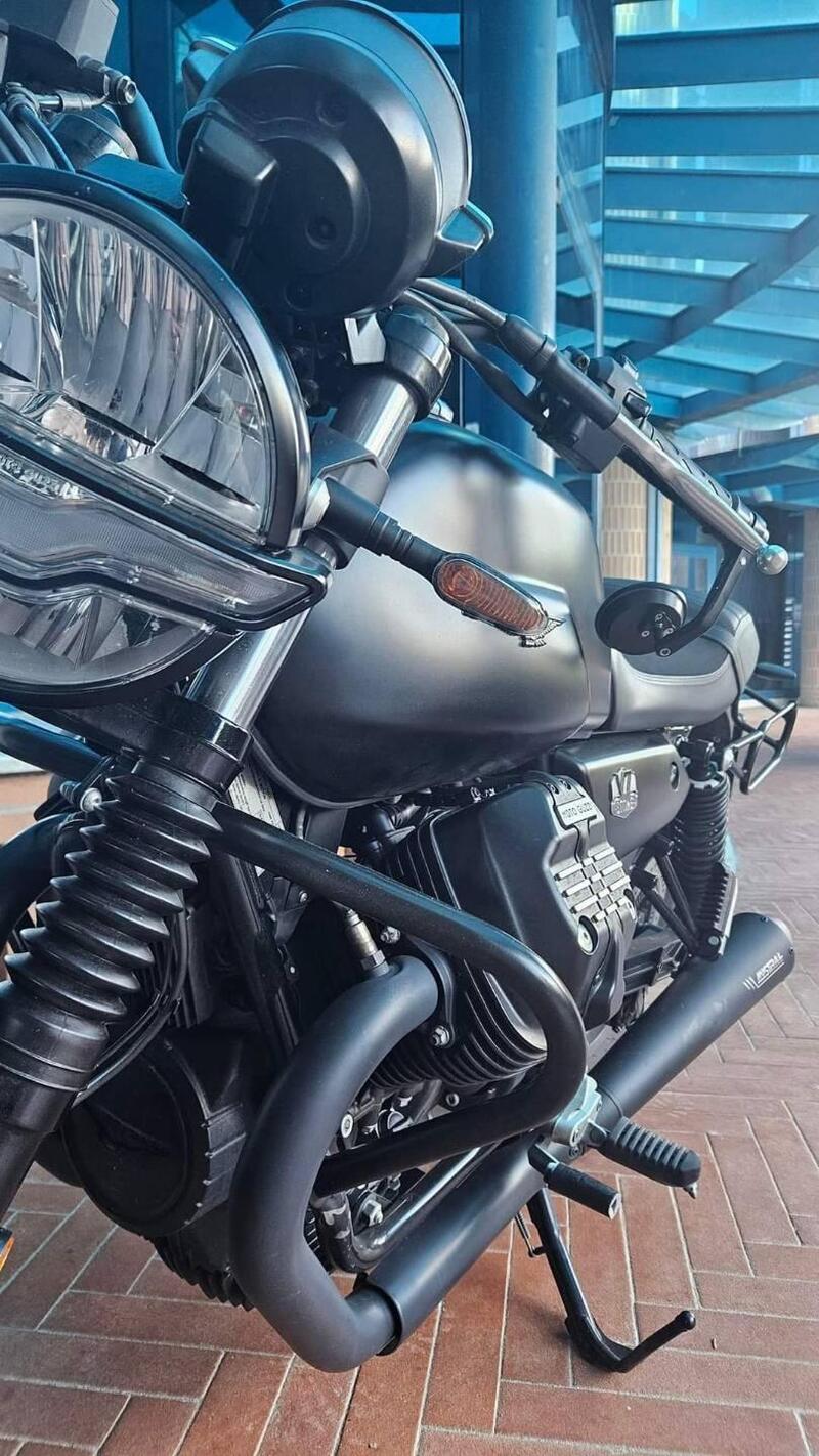 Moto Guzzi V7 Stone (2021 - 24) (7)