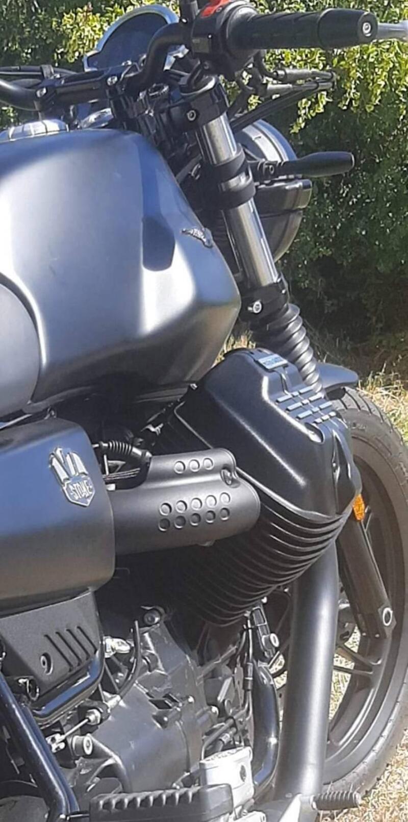 Moto Guzzi V7 Stone (2021 - 24) (8)