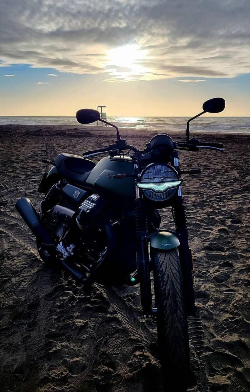 Moto Guzzi V7 Stone (2021 - 24) (10)