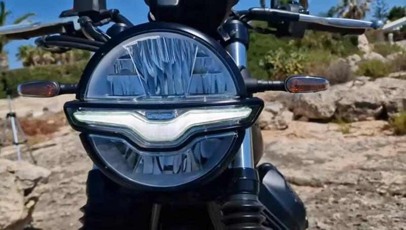 Moto Guzzi V7 Stone (2021 - 24) (11)