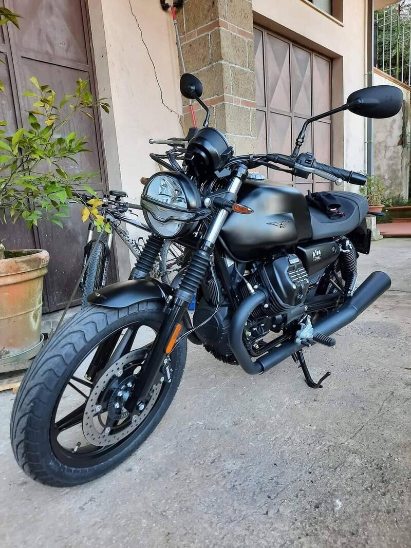 Moto Guzzi V7 Stone (2021 - 24) (13)