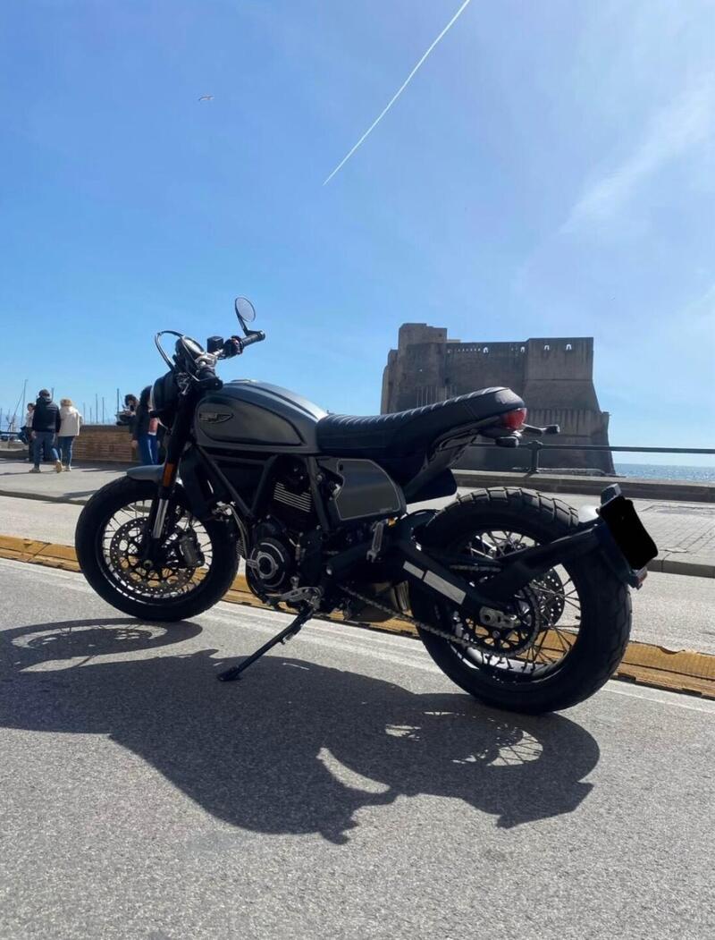 Ducati Scrambler 800 Night Shift (2021 - 22) (4)