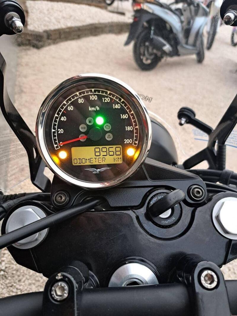 Moto Guzzi V7 III Stone (2017 - 20) (4)