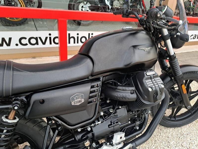 Moto Guzzi V7 III Stone (2017 - 20) (5)