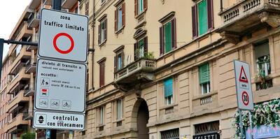 Milano: rinviato il divieto di ingresso per moto, scooter e ciclomotori nella ZTL Quadrilatero