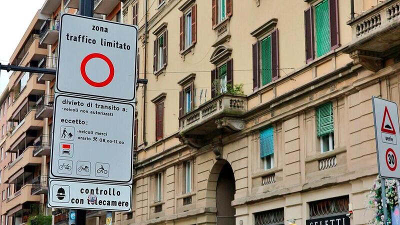 Milano: rinviato il divieto di ingresso per moto, scooter e ciclomotori nella ZTL Quadrilatero