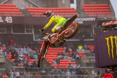 Supercross 2026: Roczen non sbaglia a Cleveland e si porta ad un punto dalla vetta del campionato