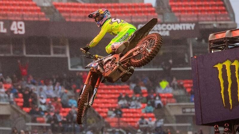 Supercross 2026: Roczen non sbaglia a Cleveland e si porta ad un punto dalla vetta del campionato