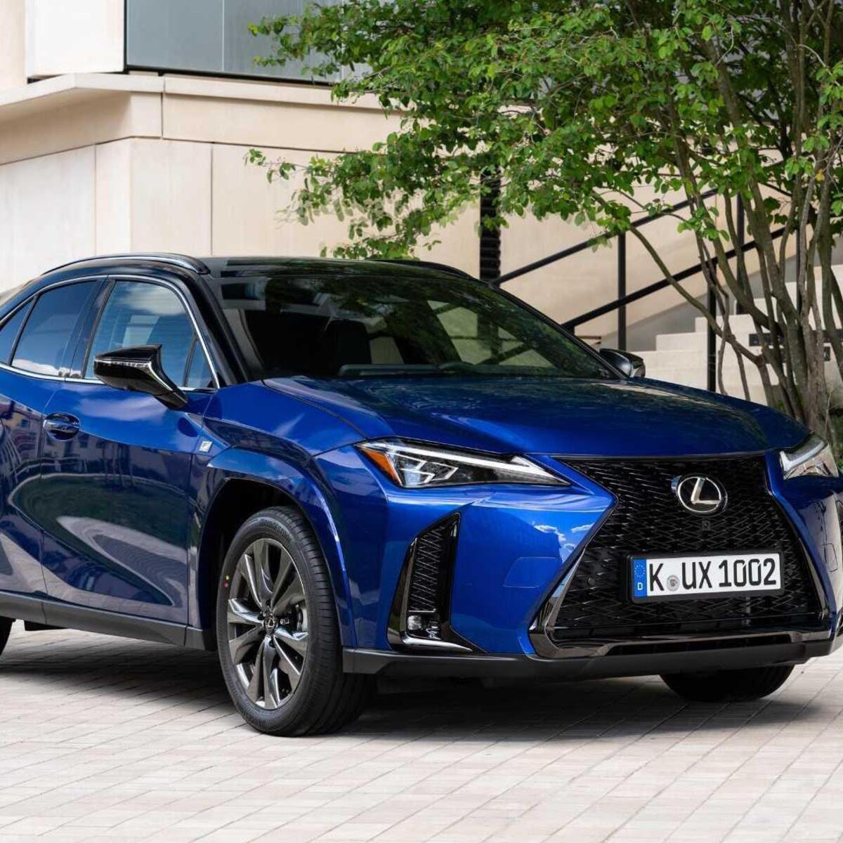 Lexus UX (2021-->>)