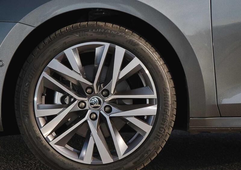 Skoda Octavia (2020-->>) (14)