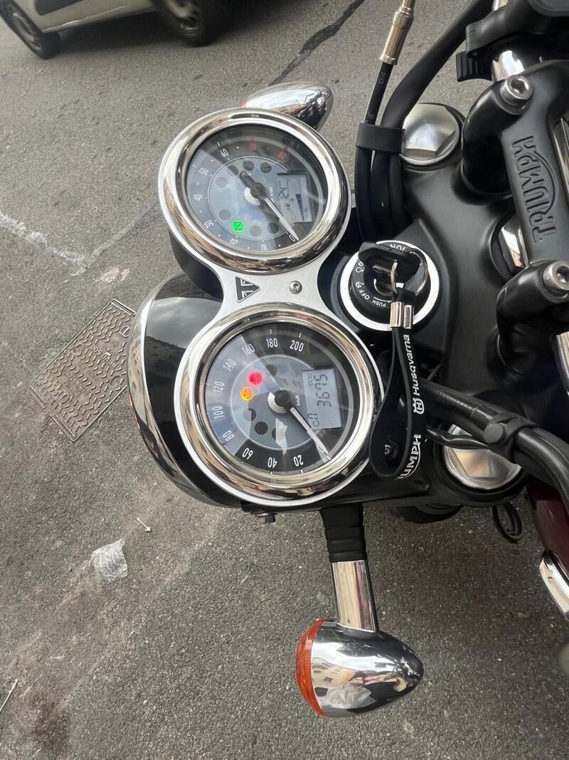 Triumph Bonneville T120 Gold Line Edition (2022 - 23) (7)