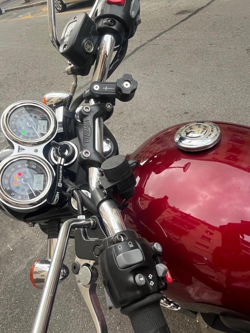 Triumph Bonneville T120 Gold Line Edition (2022 - 23) (8)