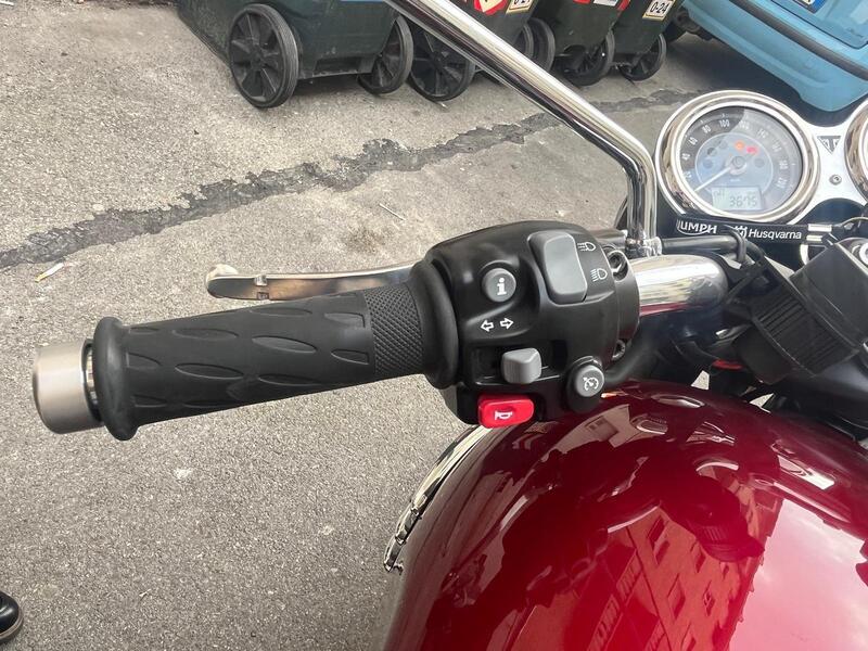 Triumph Bonneville T120 Gold Line Edition (2022 - 23) (9)