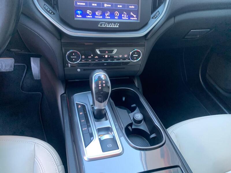 Maserati Ghibli usata a Milano (13)