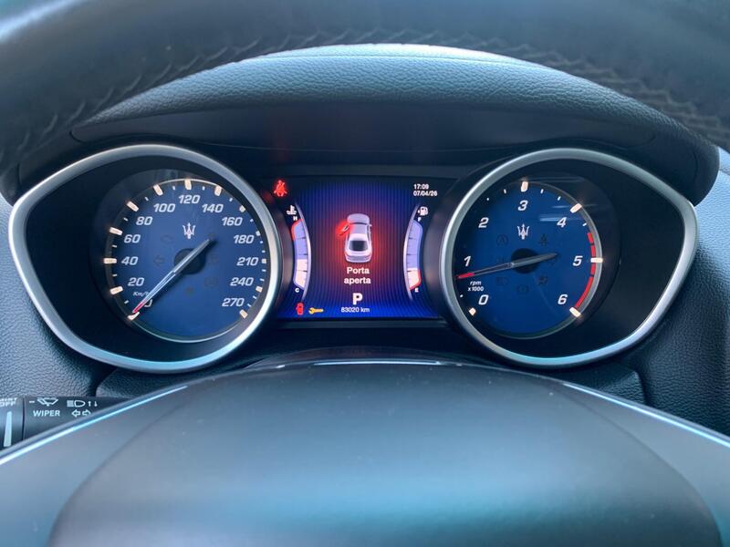 Maserati Ghibli usata a Milano (15)