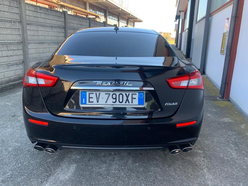 Maserati Ghibli usata a Milano (20)