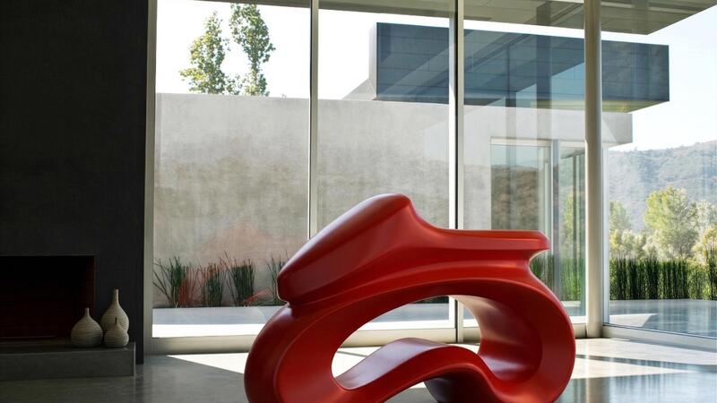 L'arte di Spagnolo Design incontra la sicurezza stradale di Motomorphosis, nascono Motochair e Motolight