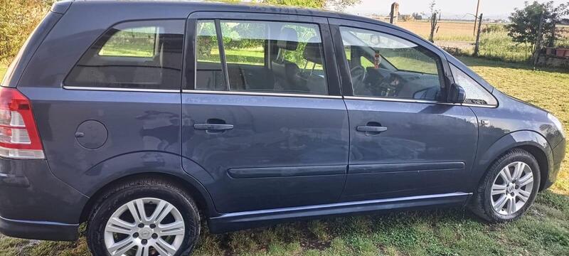 Opel Zafira usata a Alessandria (10)