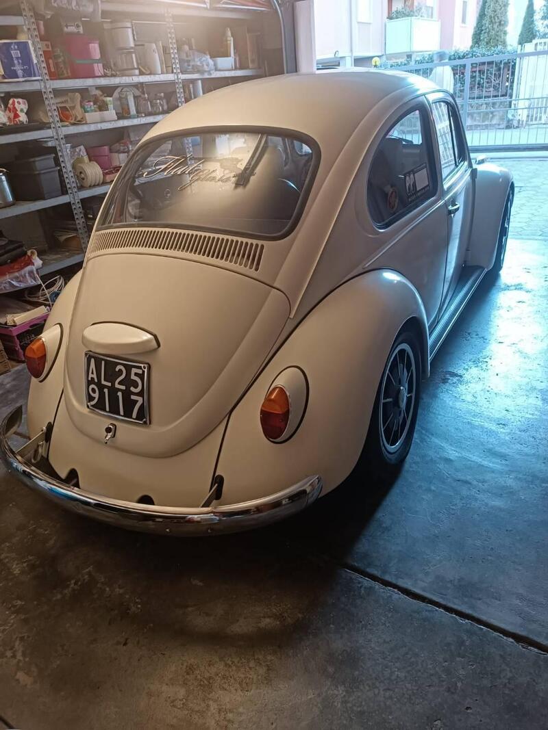 Volkswagen Maggiolino d'epoca a Trento (2)