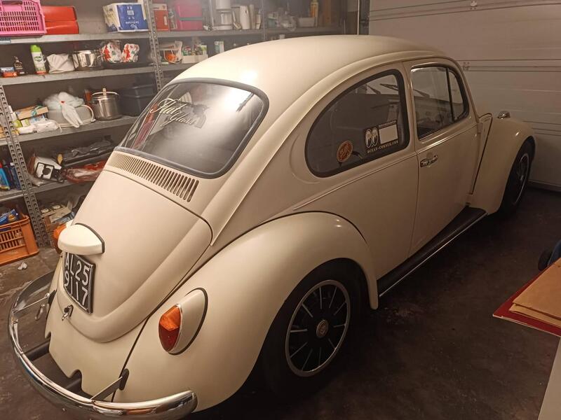 Volkswagen Maggiolino d'epoca a Trento (3)