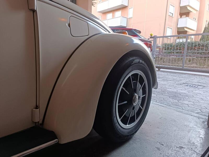 Volkswagen Maggiolino d'epoca a Trento (5)