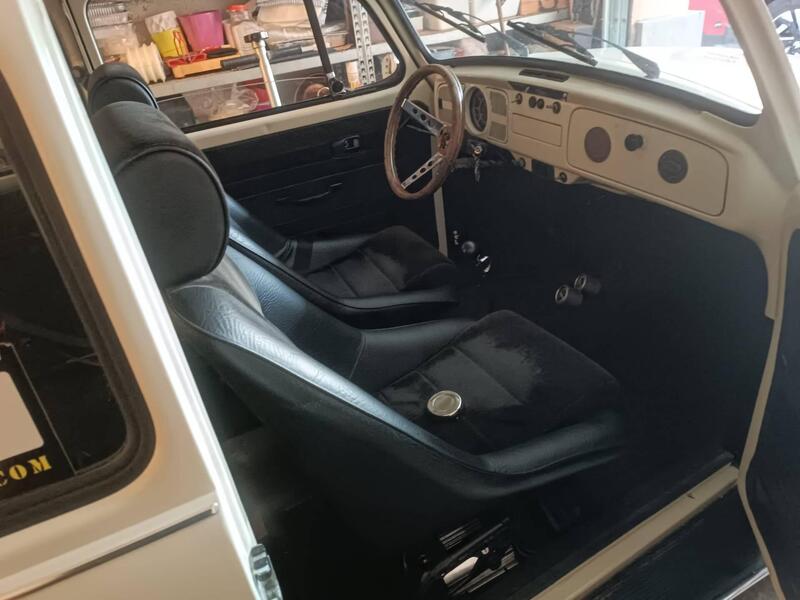 Volkswagen Maggiolino d'epoca a Trento (6)