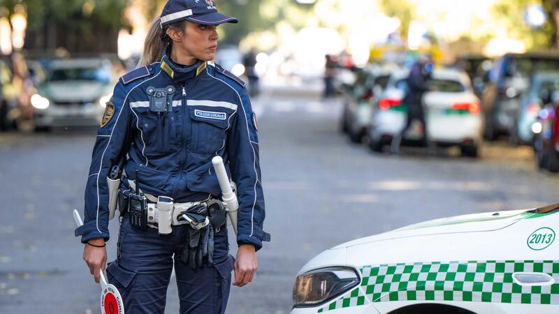 Non si ferma all&rsquo;alt della Polizia e fugge in auto: rintracciato il giorno dopo grazie alle telecamere