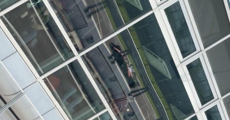 F1. Eravamo a Monza per gli aggiornamenti Ferrari: il ruggito della SF-26 di Hamilton e Leclerc dietro i cancelli chiusi