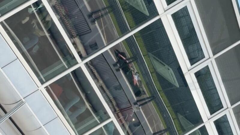 F1. Eravamo a Monza per gli aggiornamenti Ferrari: il ruggito della SF-26 di Hamilton e Leclerc dietro i cancelli chiusi