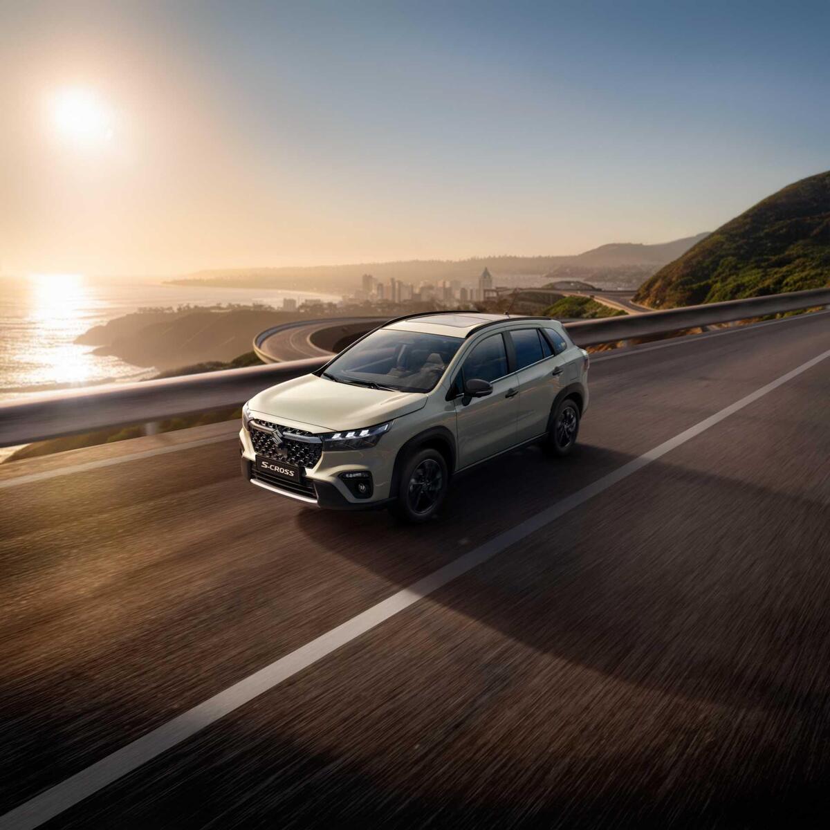 Suzuki KURO, il nero diventa manifesto: Vitara e S-Cross Hybrid cambiano pelle e partono da 25.850 euro